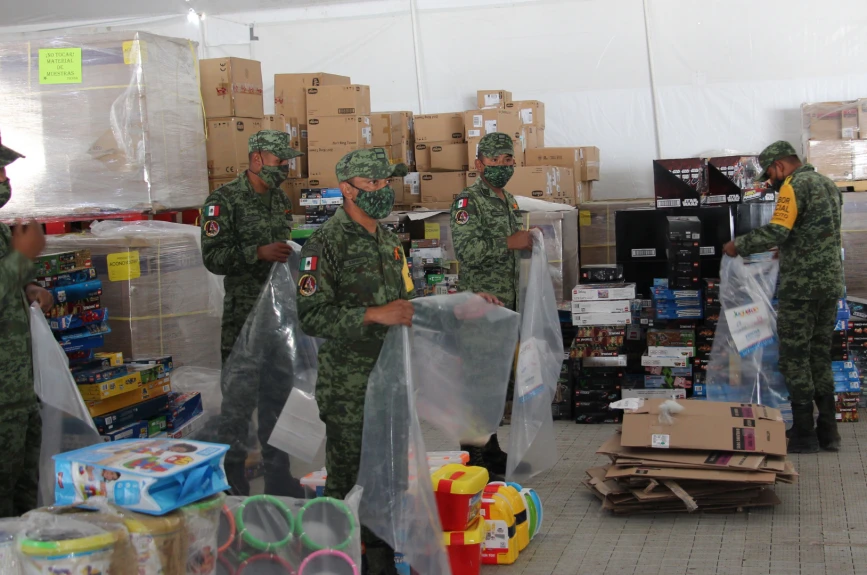 ¡La Secretaría de la Defensa Nacional nuevamente se une a las filas del Juguetón Azteca! ¡Unos verdaderos héroes!