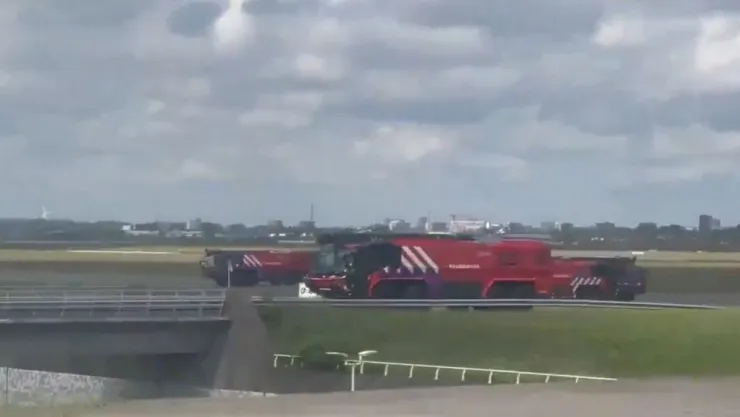 Hombre succionado por motor de avión
