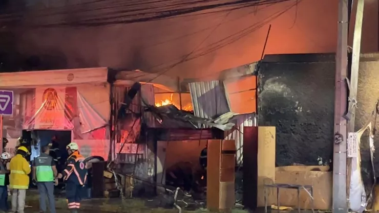 Mientras Dormía: Se incendia carpintería en Azcapotzalco, CDMX; familia lo pierde todo