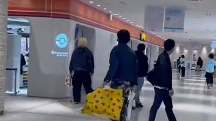 ataque armado tienda pokemon