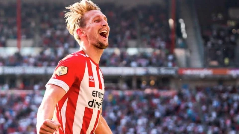Luuk de Jong con la camiseta del PSV