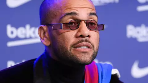 Dani Alves en conferencia de prensa