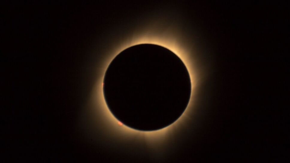Eclipse solar, cuernos, Sol B.jpg