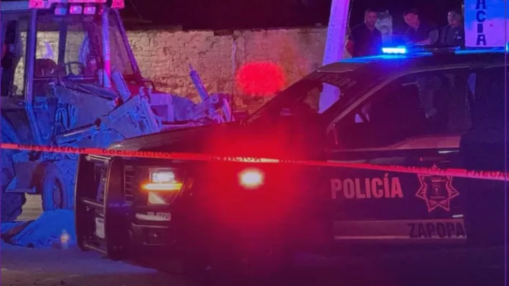 Muere hombre aplastado por una retroexcavadora en Zapopan; hay otro hombre herido