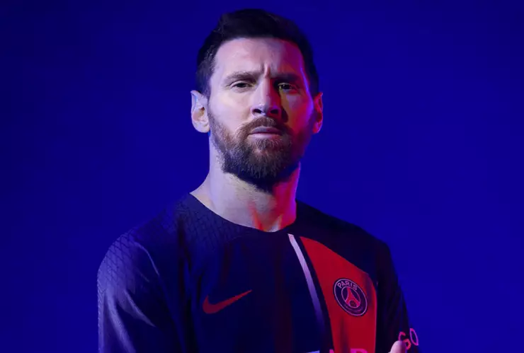 Messi con la camiseta del PSG de la temporada 2023-24