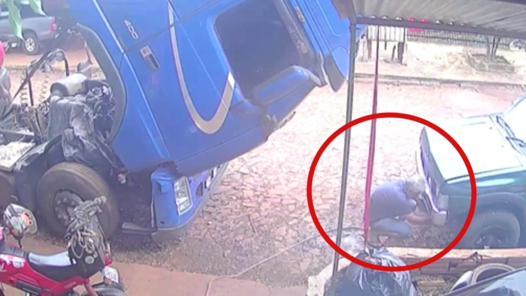 Mecánico sobrevive tras ser aplastado por un tractocamión en Paraguay