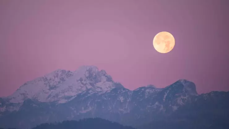 Eclipse parcial y Superluna de cosecha en septiembre 2024