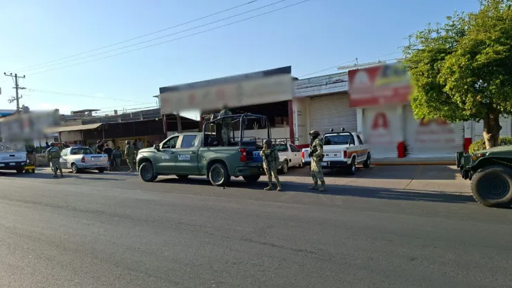 Balean carros en la Miguel Hidalgo, en Culiacán