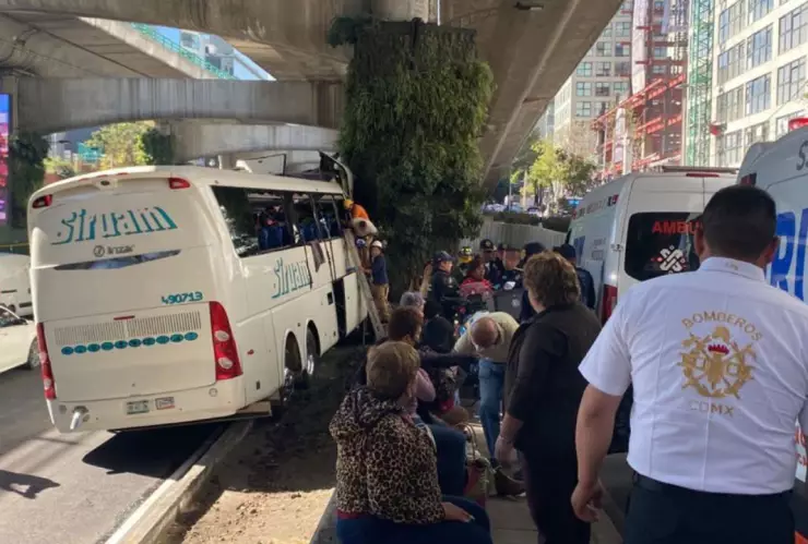 Choque en Periférico deja decenas de heridos