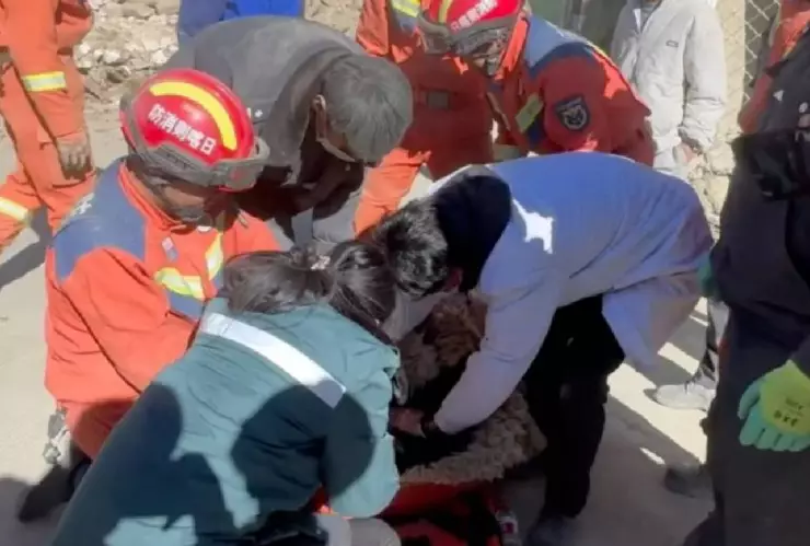 Fuerte TERREMOTO hoy en el Tíbet deja más de 100 muertos (VIDEOS)