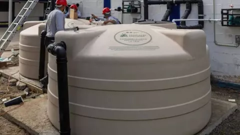 Brugada pone en marcha programa para captar lluvia en mercados de la CDMX