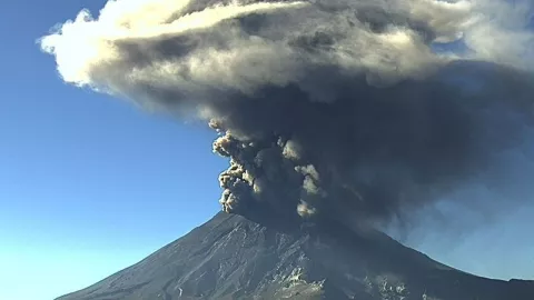 ¡Atención! Estos municipios podrían quedarse sin clases por la caída de ceniza volcánica