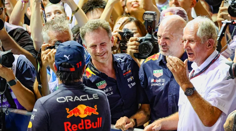 Christian Horner y Checo Pérez