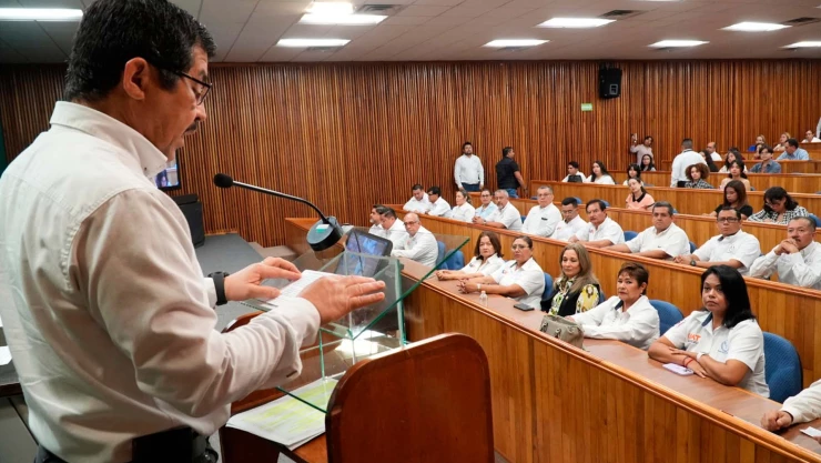 UAT Reconoce alumnos destacados