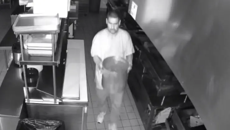 ¿Tenían hambre? Sujetos entran a taquería y se roban la olla de menudo (+FOTOS)