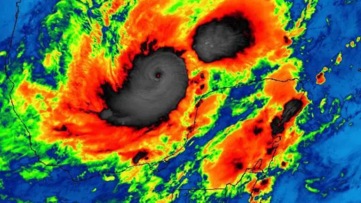 Así luce el PODEROSO ojo del Huracán Milton acercándose a la costa de Yucatán