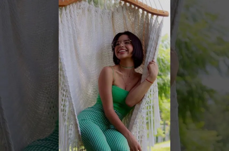 Ángela Aguilar de verde.jpg