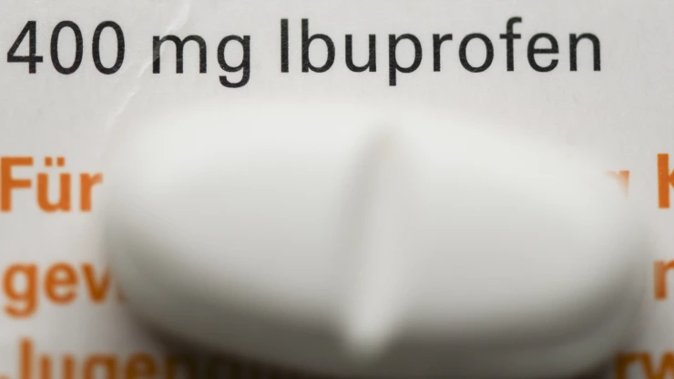 Recomiendan tomar ibuprofeno para tratar síntomas de la COVID-19