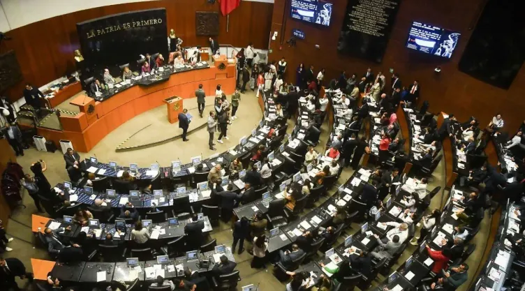 ¡Fiesta patria con pleito incluido! Diputados se lanzan acusaciones y después se van de puente.