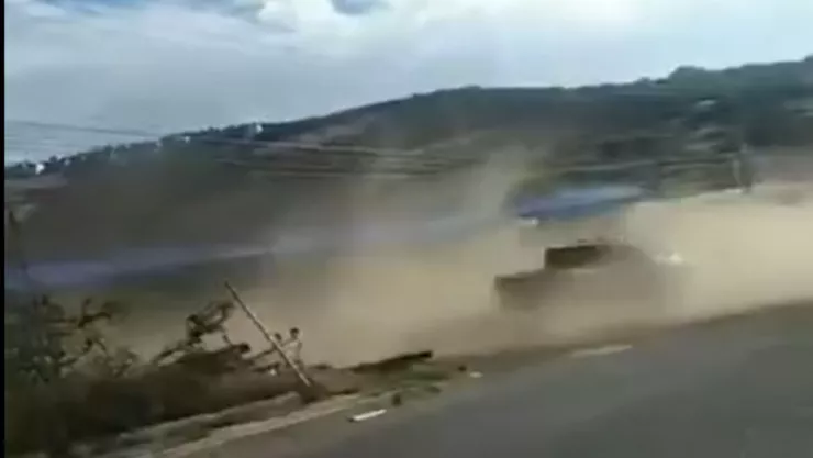 policia haciendo piruetas en corregidora queretaro.jpg