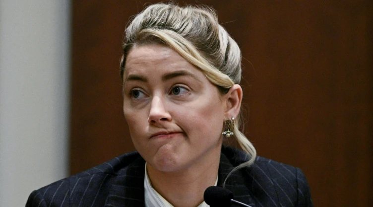 amber heard ojos johnny depp
