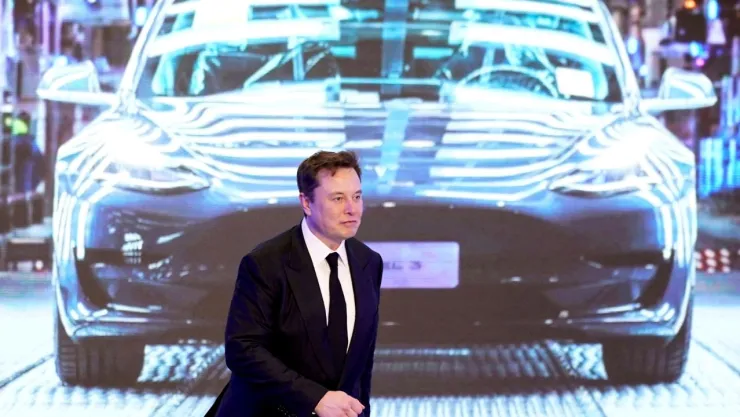 Elon Musk suspende planta