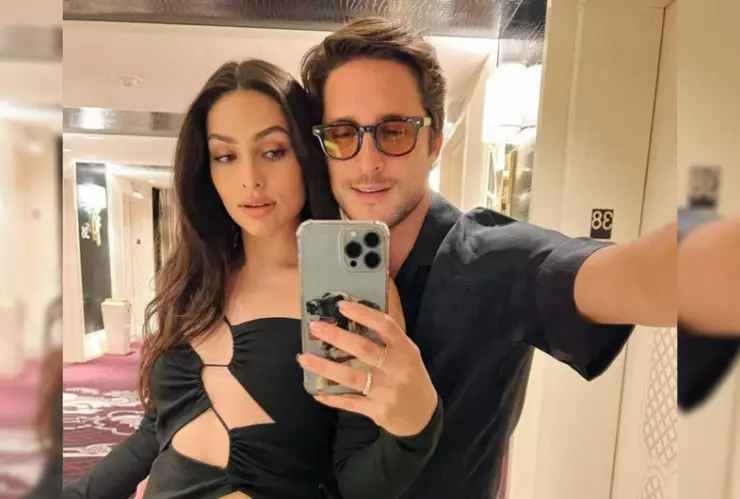 diego boneta y renata notni discutiendo en concierto