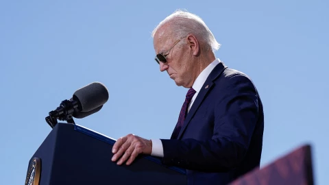 Joe Biden en la escuela comunitaria Gila Crossing, en Arizona.