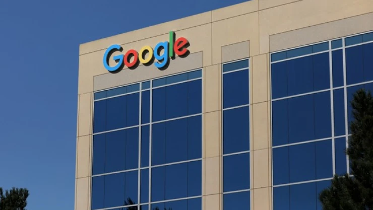 Alphabet gana 9 mil 400 millones de dólares en primer trimestre