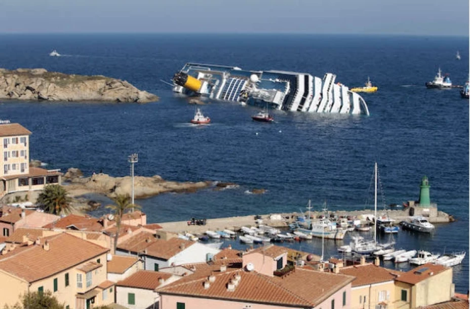 Ri Yong-gil junto a Kim Jong-un