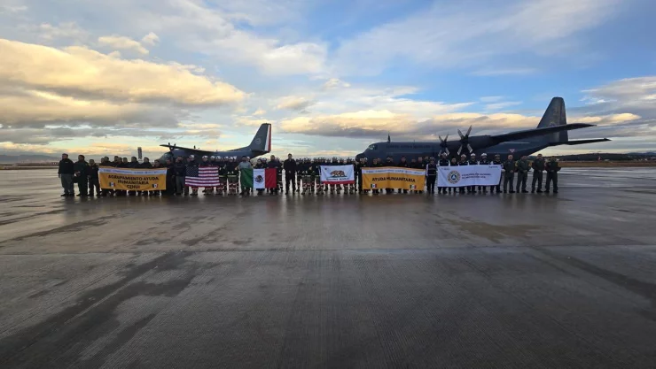 Bomberos mexicanos viajan a California para combatir incendios