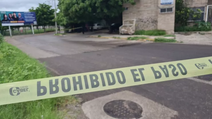 Eran restos humanos en una caja negra en la colonia La Campiña, en Culiacán. .jpg