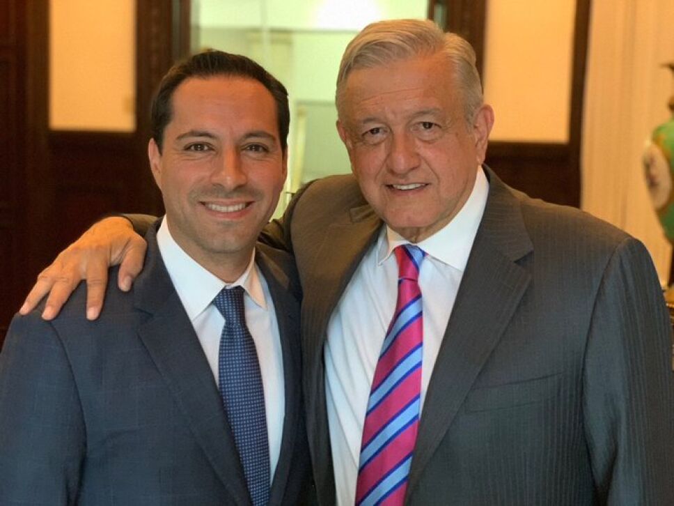 vila-lopez-obrador.jpg
