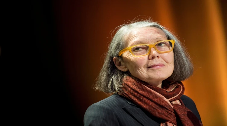 La escritora canadiense Anne Carson gana el Premio Nobel de Literatura