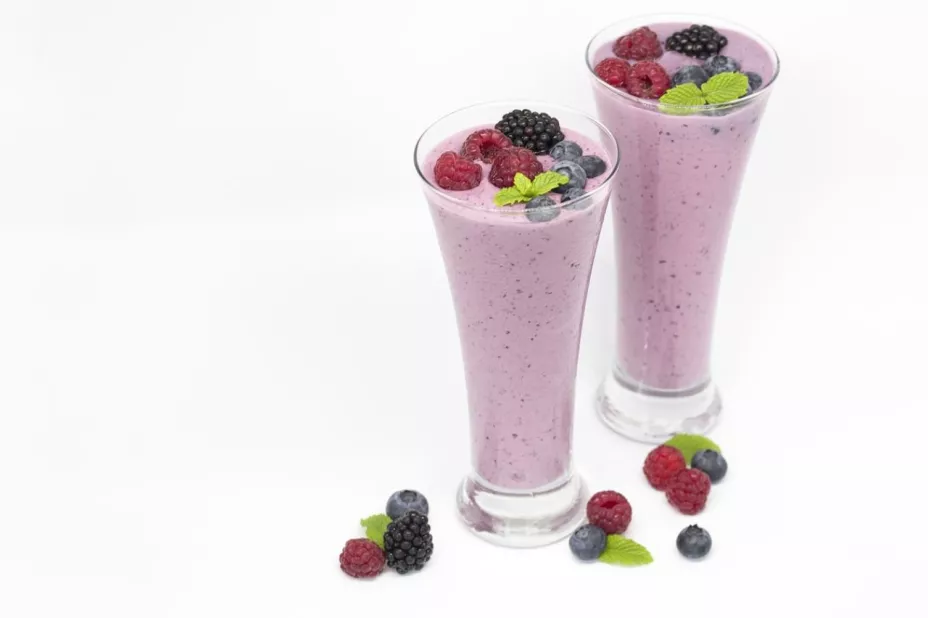 El licuado que te ayudará a desinflamar el estómago en las mañanas