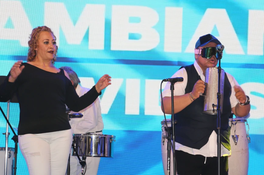 Gran ambiente se vivió durante la presentación.