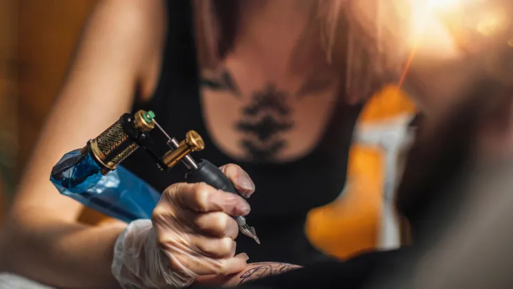 Estas son las frases más interesantes para tatuarse y que están en tendencia en 2024