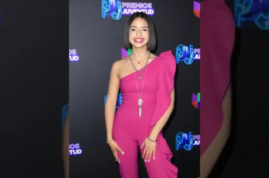 Ángela Aguilar de rosa.jpg