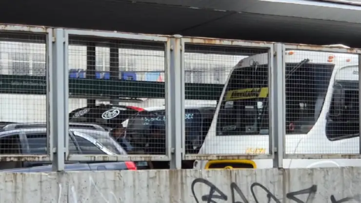 ¡Tragedia en la Estación Santa Rita! Reportan a una persona sin vida dentro de un camión ¿Qué pasó?