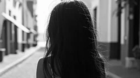 mujer vende a su hija de 6 años.jpg