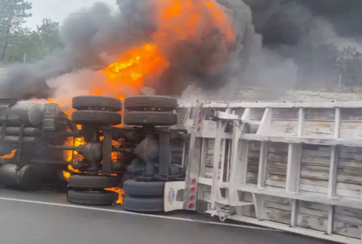 Volcadura autopista Tehuacán-Oaxaca HOY 11 enero 2026