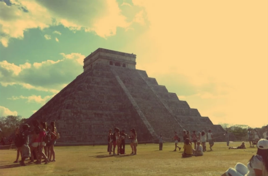 Turistas a la espera del fin del mundo