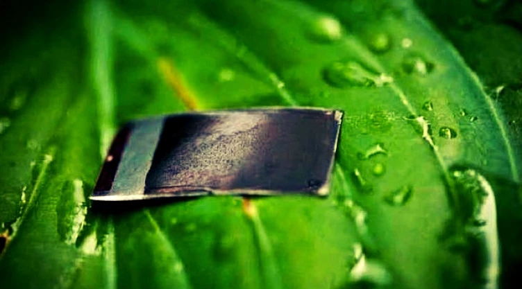 Inspirada en la fotosíntesis natural, la artificial investiga materiales que puedan producir combustible a partir de luz solar, agua y dióxido de carbono