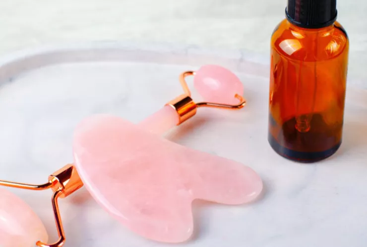 Este es el óleo hidratante de 2 ingredientes que rejuvenece tu rostro