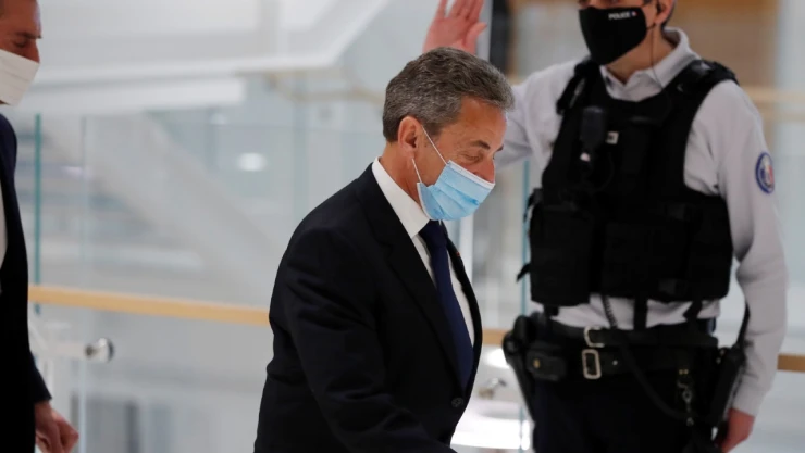Sarkozy demanda francia .jpg
