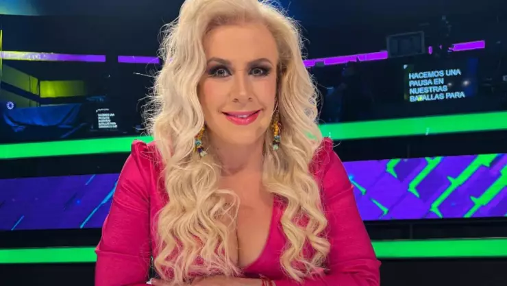 Laura Zapata presume sus 66 años al natural y las redes se impactan