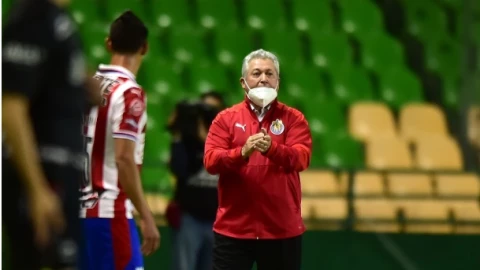 Víctor Manuel Vucetich y su dilema en Chivas