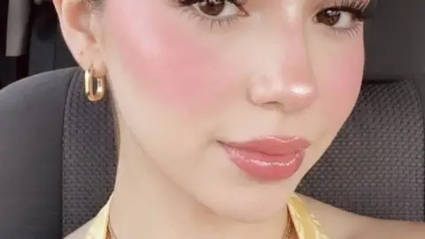 Maquillaje clean girl con un solo producto