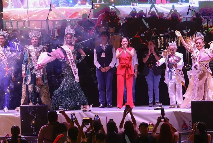 Más de 30 mil personas acudieron al segundo día del “Carnaval Cancún 2025”.jpg