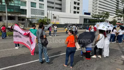 Bloqueo en la Diana Cazadora de Acapulco: trabajadores administrativos exigen pago de sueldos